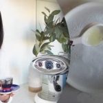 En pige viste, hvordan man fjerner ridser på tallerkener: Hendes